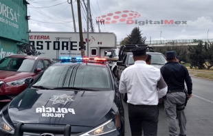 #Video: hombre intenta arrojarse de puente en Tollocan en #Toluca; huye al ver a la policía