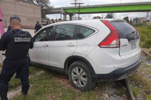 El cuerpo quedó al interior de una camioneta marca Honda color blanco