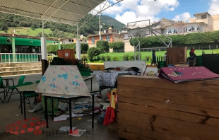 Tras daños por el sismo, en Tenango padres preparan escuela improvisada