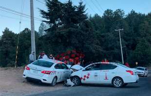 Un choque de frente entre dos taxis colectivos dejó como saldo cuatro personas heridas