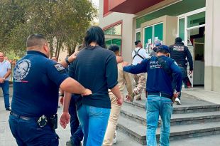 Estas personas tenían más de 25 armas hechizas, además de cargadores y municiones