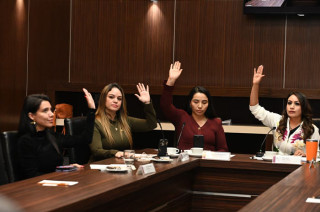 La Comisión de Derechos Humanos de la LXII Legislatura aprobó por unanimidad la terna de finalistas; la votación en el Pleno se realizará con un mes de retraso respecto a la fecha establecida en la convocatoria.