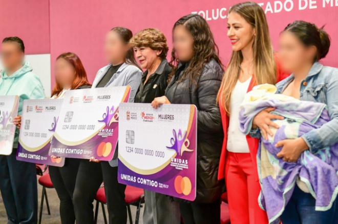 Delfina Gómez entrega tarjetas de “UNIDAS Contigo”