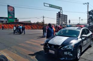 Manifestantes se plantaron frente a las oficinas de la CONAGUA para exigir solución al desabasto de agua potable.