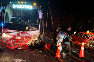 Rescate Urbano utilizó equipo hidráulico para liberar el cuerpo, mientras GN, policías y Fiscalía realizaron las diligencias.