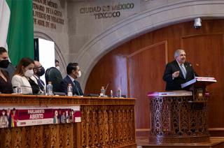 Las nuevas Constituciones deben ser dúctiles, no impuestas, señaló