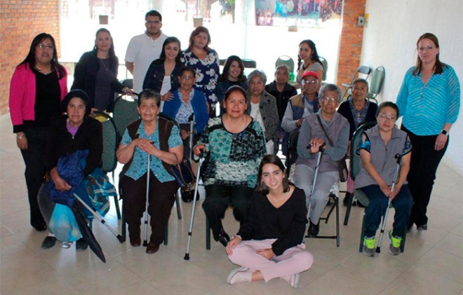 Metepec: Entrega DIF municipal apoyos a adultos mayores
