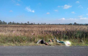 Dejan tres cuerpos con tiro de gracia en carretera de zona norte del Edoméx