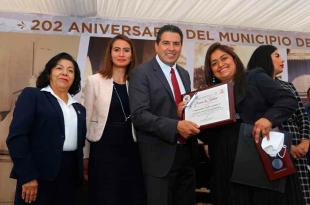 Abuzeid Lozano encabezó la ceremonia cívica conmemorativa en la que se entregaron las Preseas de Honor al Mérito Ixtlahuaquense.