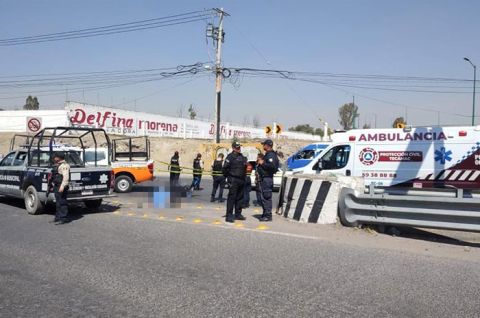 #Brutal: Choque de camión con moto deja mujer muerta en Tecámac