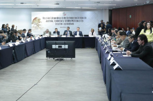 Las comisiones unidas de Hacienda, Estudios Legislativos y Justicia del Senado aprobaron, con el voto de Morena y sus aliados, el dictamen de la reforma presidencial en materia de amparo.