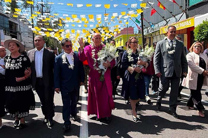 Cientos de fieles participaron en un recorrido hasta la Catedral del Sagrado Corazón de Jesús, donde recibió una bienvenida multitudinaria.