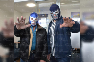 Blue Demon Jr. convivió con aficionados en Toluca previo a su posible última lucha en la ciudad, como parte de su gira de despedida tras más de cuatro décadas en el ring.