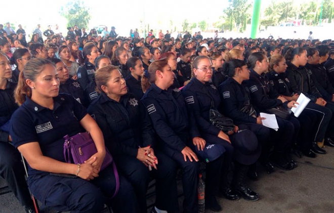 Aseguran a mujeres policía en Ecatepec
