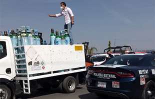 Los hechos se registraron cuando una unidad de la empresa INFRA cargada con 44 cilindros del gas medicinal, circulaba sobre la avenida Juárez
