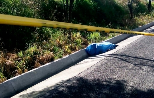 Abandonan un cuerpo maniatado y con cable en el cuello en la Toluca-Atlacomulco