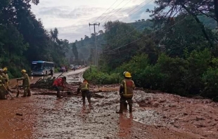 #ÚltimaHora: Cerrada carretera #Toluca-Tenancingo por deslaves