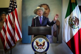 El Gobierno mexicano envió una &quot;nota de protesta&quot; a Estados Unidos en respuesta a la &quot;declaración injerencista&quot; del embajador de Estados Unidos en México, Ken Salazar