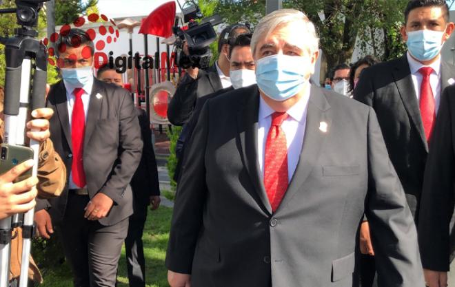 Un grupo de los inconformes se apostó afuera de las instalaciones de la Escuela Judicial para exigir beneficio de Ley de Amnistía