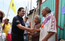 Se reúne Enrique Vargas con vecinos de San Juan Yautepec