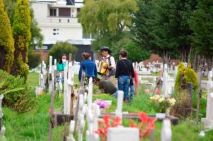 Las familias fueron a visitar a los padres