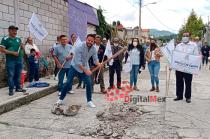 Carlos González Berra visitó la localidad de la Comunidad, lugar donde inició una importante obra de pavimentación.