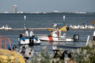 Protección Civil de Quintana Roo informó que dos personas fueron encontradas sin vida y que aún permanece el operativo de búsqueda.