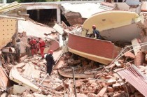  A las 10:30 a.m., lograron rescatar a una mujer de 80 años, oriunda de Balcarce, quien fue atendida en un hospital local. Además, se confirmó el deceso de una persona.