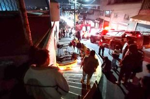 Vecinos trataron de ayudar en lo que llegaba la ambulancia