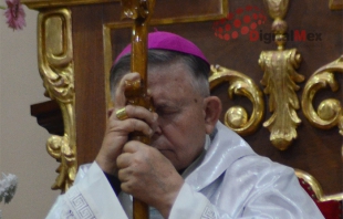 Sobrevuela arzobispo de #Toluca la arquidiócesis; reza contra #Covid-19