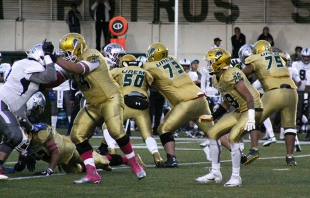 Potros Salvajes se impone 45-13 a Toros Salvajes