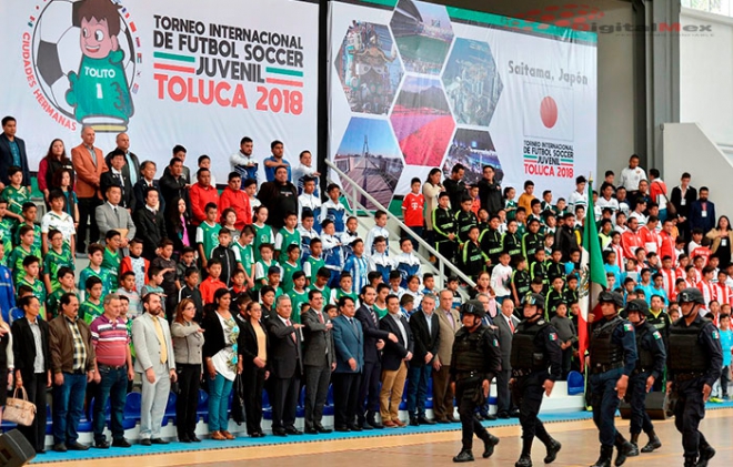 Inició el torneo internacional de futbol en Toluca