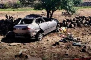 El automóvil, un Seat Córdova, volcó en el paraje La Era, dejando a los padres y dos familiares heridos