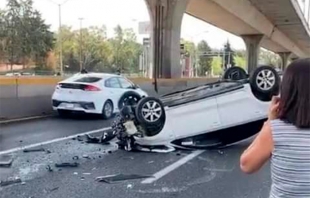 #Video: Impactante volcadura de auto se registró en Periférico Norte