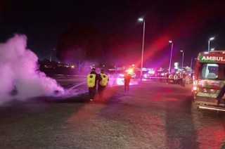 El impacto provocó el incendio de la unidad.