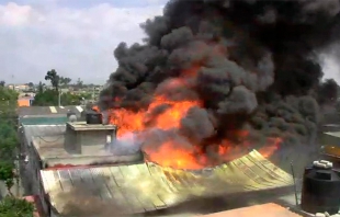 #Video: Registran fuerte incendio en vulcanizadora de Ecatepec