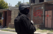 Balean a tres desde un automóvil en Tlalnepantla