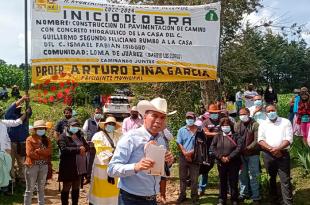 Arturo Piña García, presidente municipal, dio el banderazo de arranque de obras con recurso FISMDF 2022.