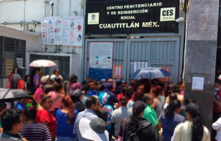 Familiares protestan en penal de #Cuautitlán ante casos confirmados de #Covid-19