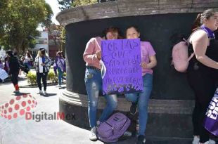 Integrantes de las diferentes agrupaciones colocan tendederos con acusaciones por abuso y acoso contra sus agresores.