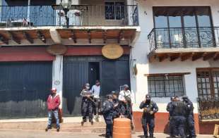 Vecinos de la zona denunciaron que dos personas habían sido atacadas con un arma de fuego en la calle de Miguel Hidalgo esquina con Villagrán