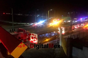 #Video: Caos vial en la Toluca-Tenango; retienen taxistas a ministeriales por extorsionarlos