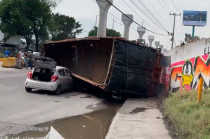 Equipos de emergencia se trasladaron al lugar para atender la situación y garantizar la seguridad de los automovilistas.