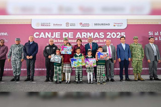En el evento la Mandataria estatal realizó el canje de juguetes bélicos por juegos didácticos a niñas y niños del municipio de Tlalnepantla.