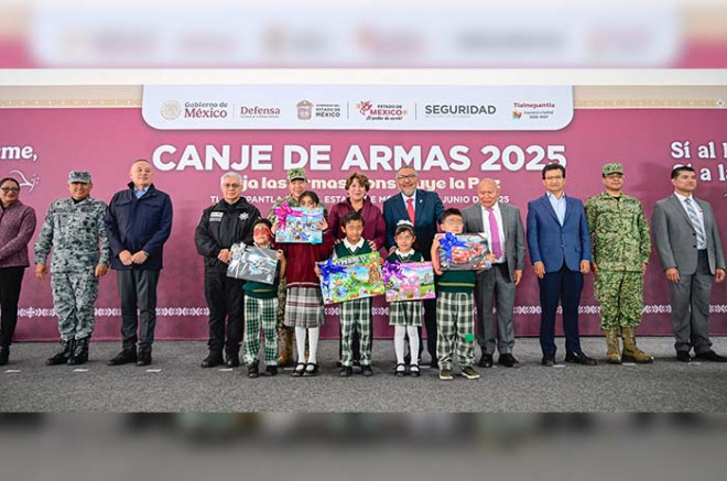 En el evento la Mandataria estatal realizó el canje de juguetes bélicos por juegos didácticos a niñas y niños del municipio de Tlalnepantla.