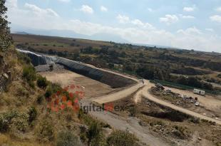 Oscar Escalona señaló que cuentan con imágenes sobre la llegada de los camiones de diversos municipios con materiales, desde basura hasta de construcción.