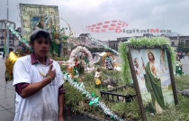 &quot;Yo lo negaba, pero lo conocí después&quot;; fieles a San Judas le forman altar en remolque