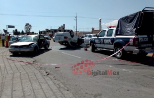 #ÚltimaHora: vuelca taxi y deja 4 heridos en la Toluca-Zitácuaro