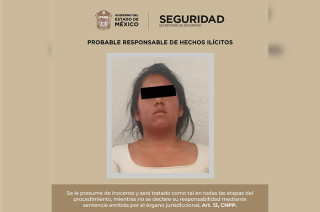 Azul “N” de 19 años de edad, junto con la posible droga asegurada, fue presentada ante la Agencia del Ministerio Público. 