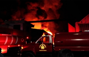 #Video: Arde fábrica de borra y estopa en el #Edomex
